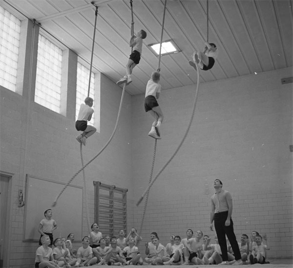 Queue buster: rope climb